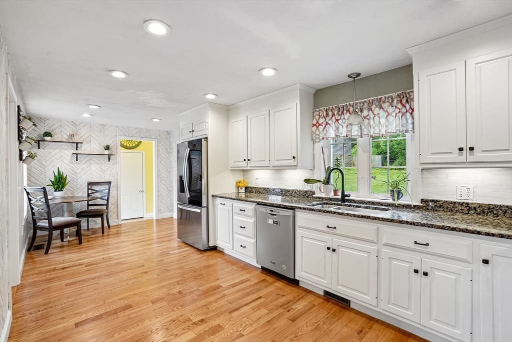 Single Family Residence at 349 Summer St, Franklin MA 02038, photo 3 of 21