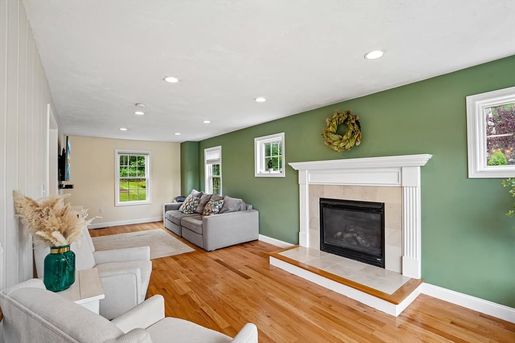 Single Family Residence at 349 Summer St, Franklin MA 02038, photo 5 of 21