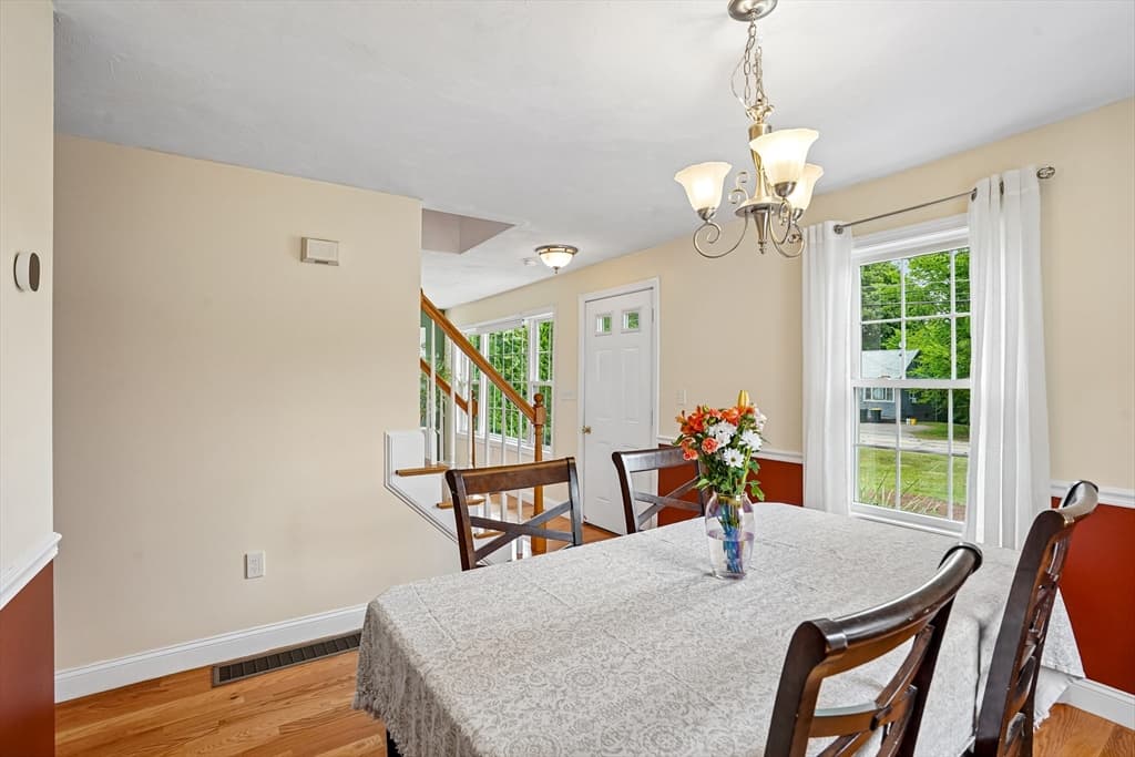 Single Family Residence at 349 Summer St, Franklin MA 02038, photo 9 of 21