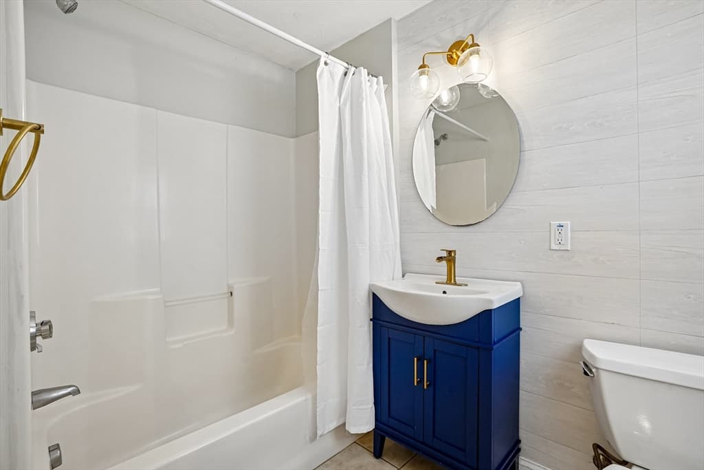 Single Family Residence at 349 Summer St, Franklin MA 02038, photo 10 of 21