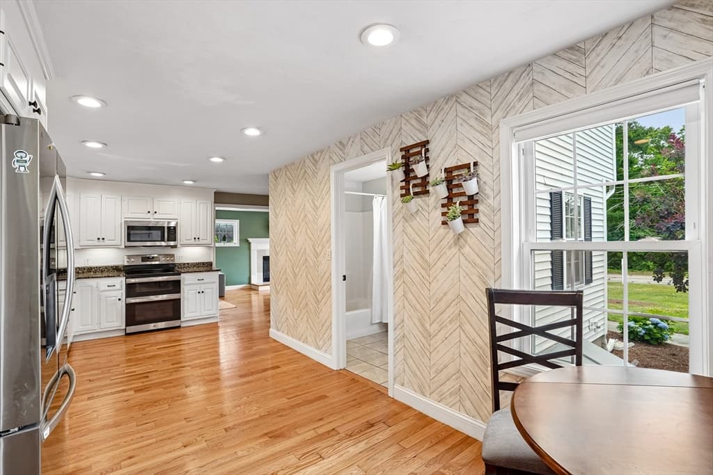 Single Family Residence at 349 Summer St, Franklin MA 02038, photo 4 of 21