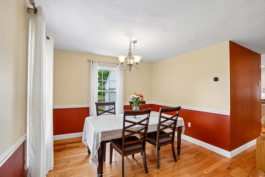 Single Family Residence at 349 Summer St, Franklin MA 02038, photo 8 of 21