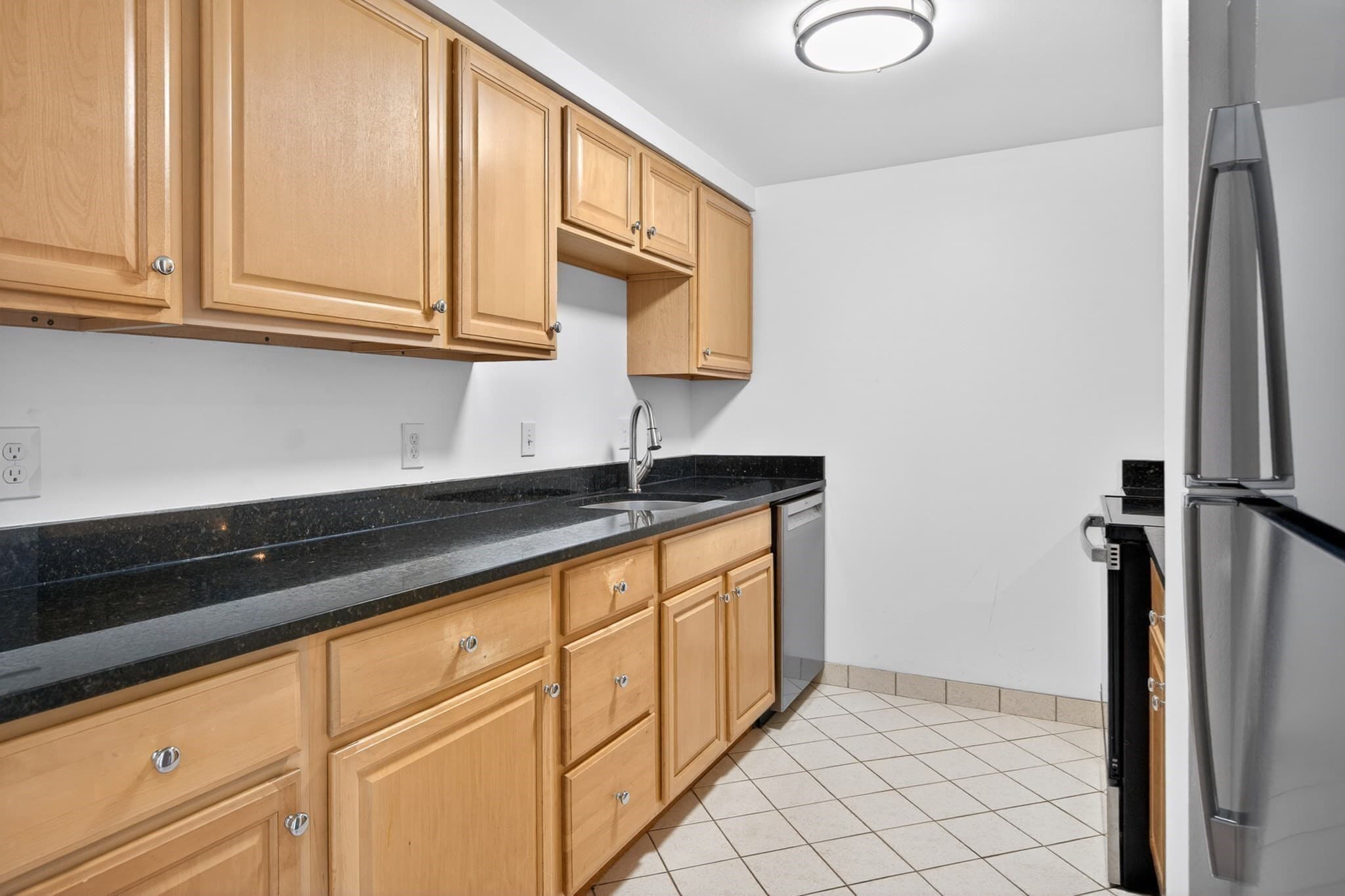 Condominium at 200 Captains Row # 202, Chelsea MA 02150, Chelsea, photo 13 of 29
