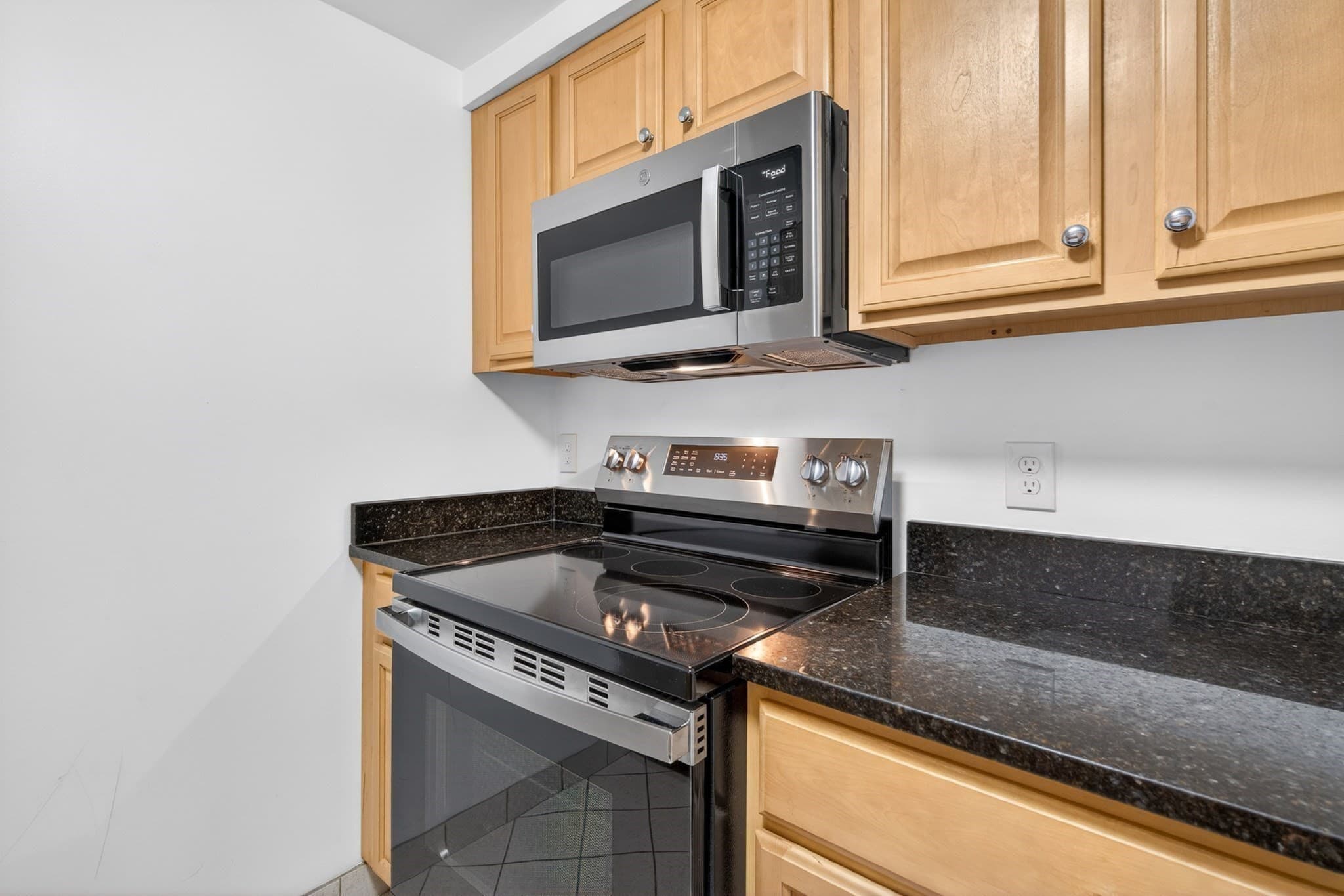 Condominium at 200 Captains Row # 202, Chelsea MA 02150, Chelsea, photo 14 of 29