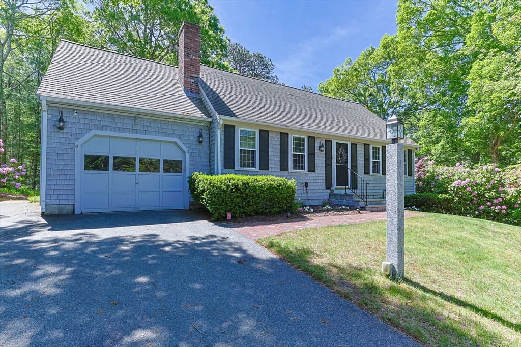 114 King Arthur Dr, Barnstable MA 02601