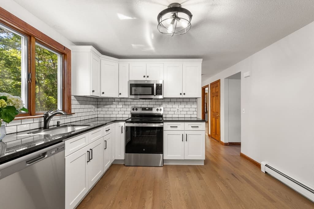 114 King Arthur Dr, Barnstable MA 02601 photo 4