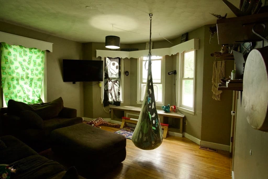 3 Family at 696 Grafton St, Worcester MA 01604, photo 9 of 14