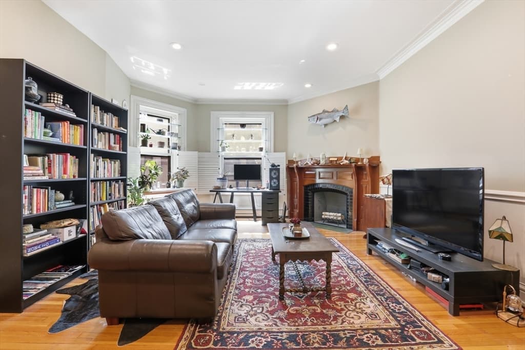 Condominium at 258 Marlborough # 2R, Boston MA 02116, photo 6 of 22