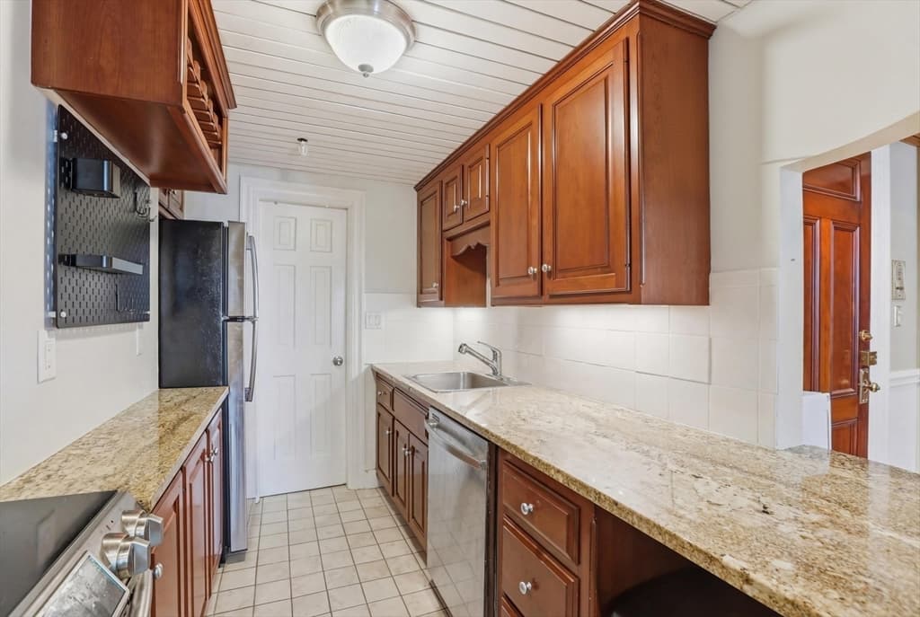 Condominium at 258 Marlborough # 2R, Boston MA 02116, photo 12 of 22
