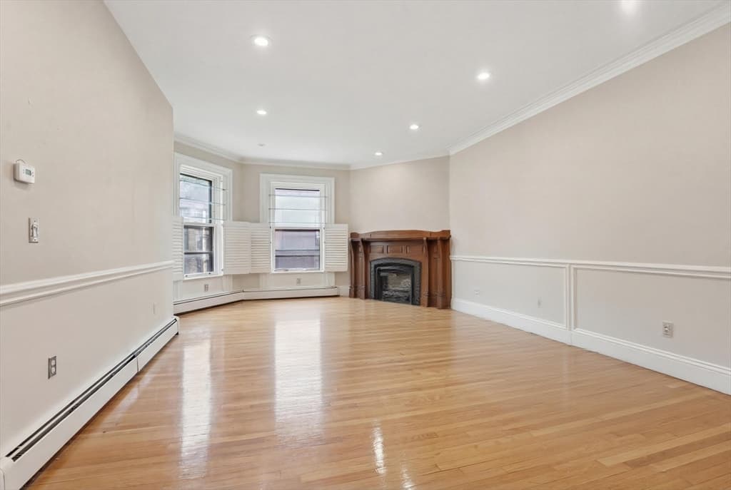 Condominium at 258 Marlborough # 2R, Boston MA 02116, photo 3 of 22