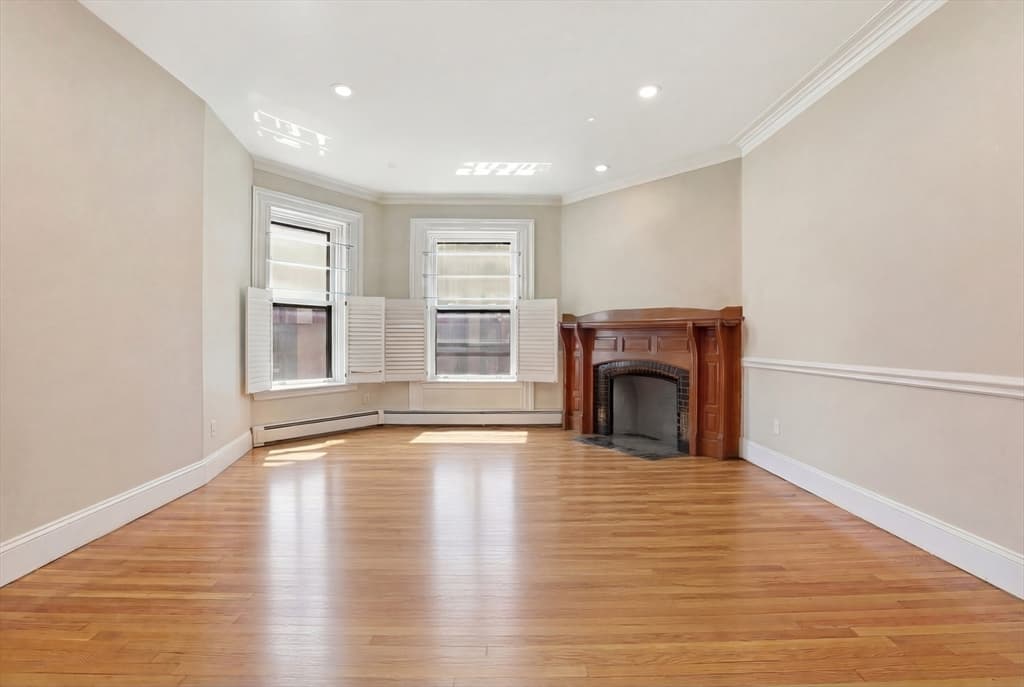 Condominium at 258 Marlborough # 2R, Boston MA 02116, photo 5 of 22
