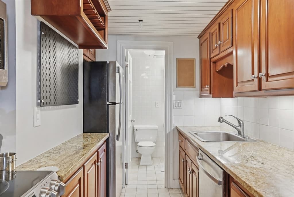 Condominium at 258 Marlborough # 2R, Boston MA 02116, photo 10 of 22