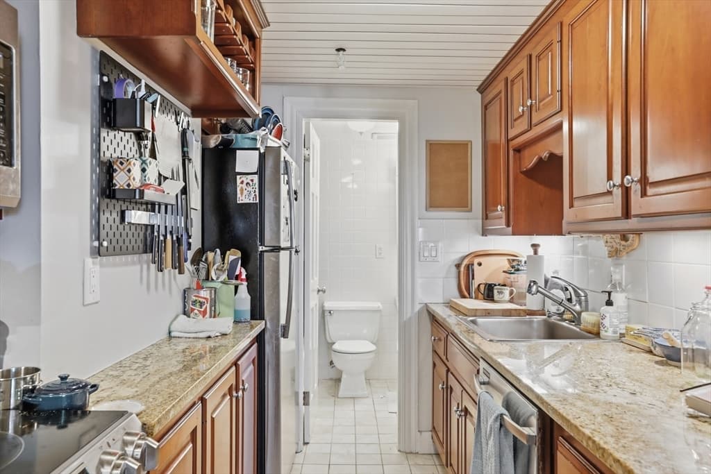 Condominium at 258 Marlborough # 2R, Boston MA 02116, photo 11 of 22