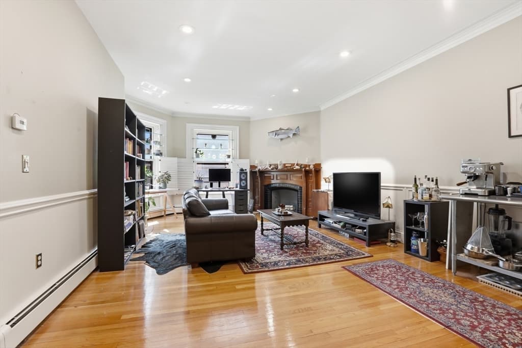 Condominium at 258 Marlborough # 2R, Boston MA 02116, photo 4 of 22