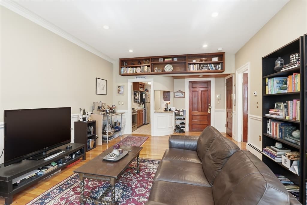 Condominium at 258 Marlborough # 2R, Boston MA 02116, photo 8 of 22