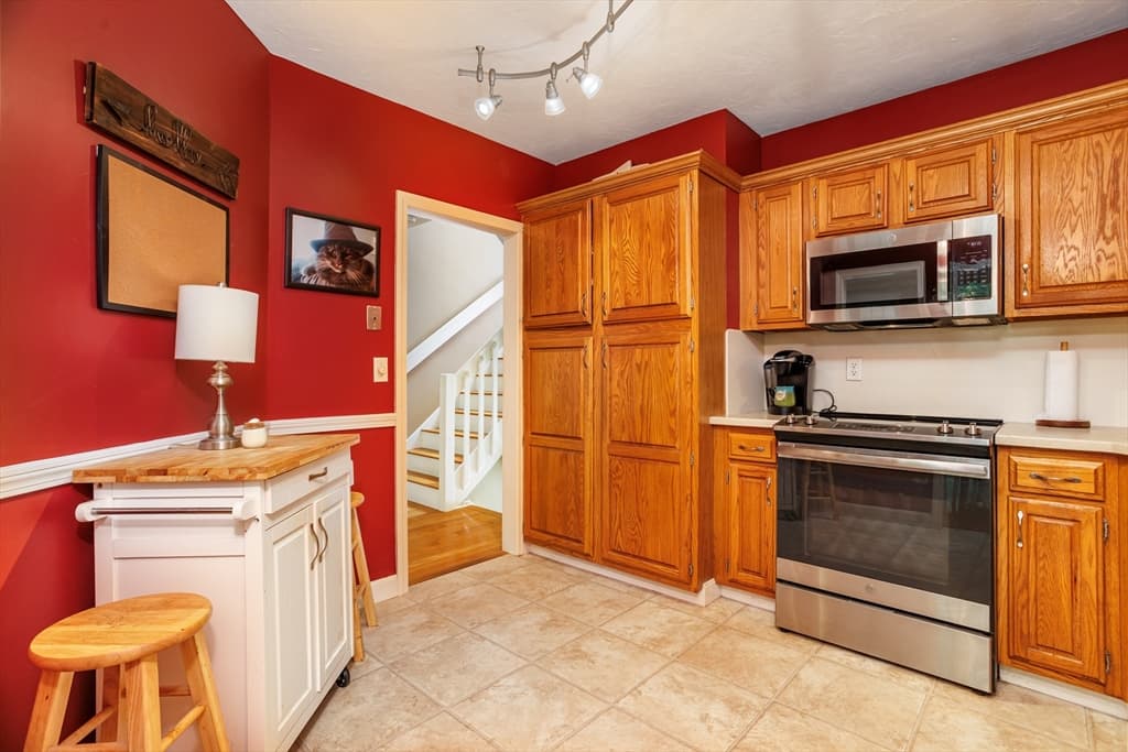 Condominium at 909 Ridgefield Cir # 909C, Clinton MA 01510, Clinton, photo 3 of 40