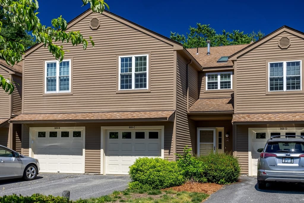 Condominium at 909 Ridgefield Cir # 909C, Clinton MA 01510, Clinton