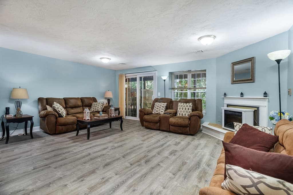 Condominium at 909 Ridgefield Cir # 909C, Clinton MA 01510, Clinton, photo 28 of 40