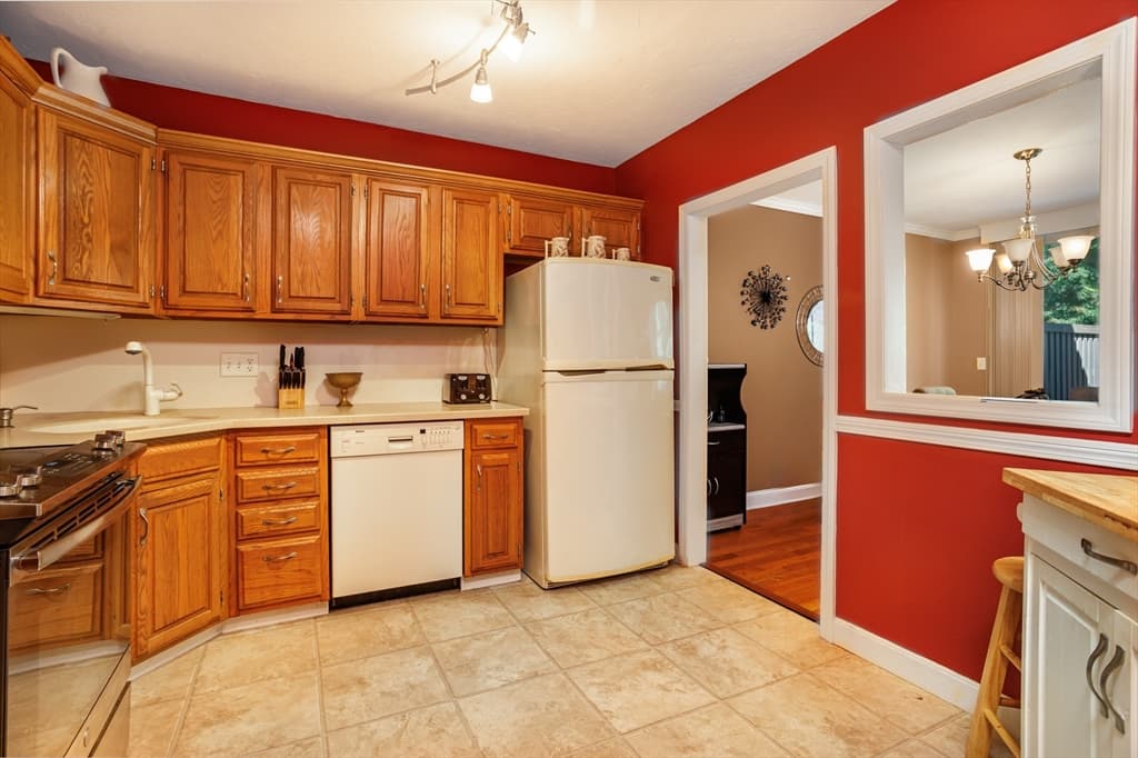 Condominium at 909 Ridgefield Cir # 909C, Clinton MA 01510, Clinton, photo 5 of 40
