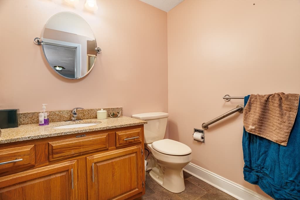 Condominium at 909 Ridgefield Cir # 909C, Clinton MA 01510, Clinton, photo 31 of 40