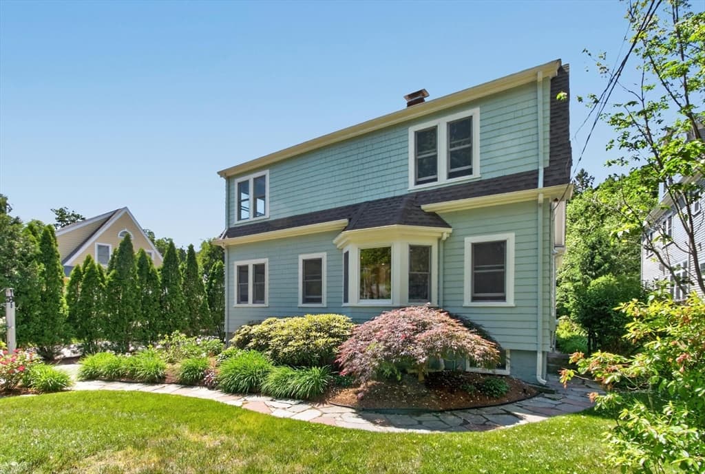 12 Middle St, Lexington MA 02421 photo 2