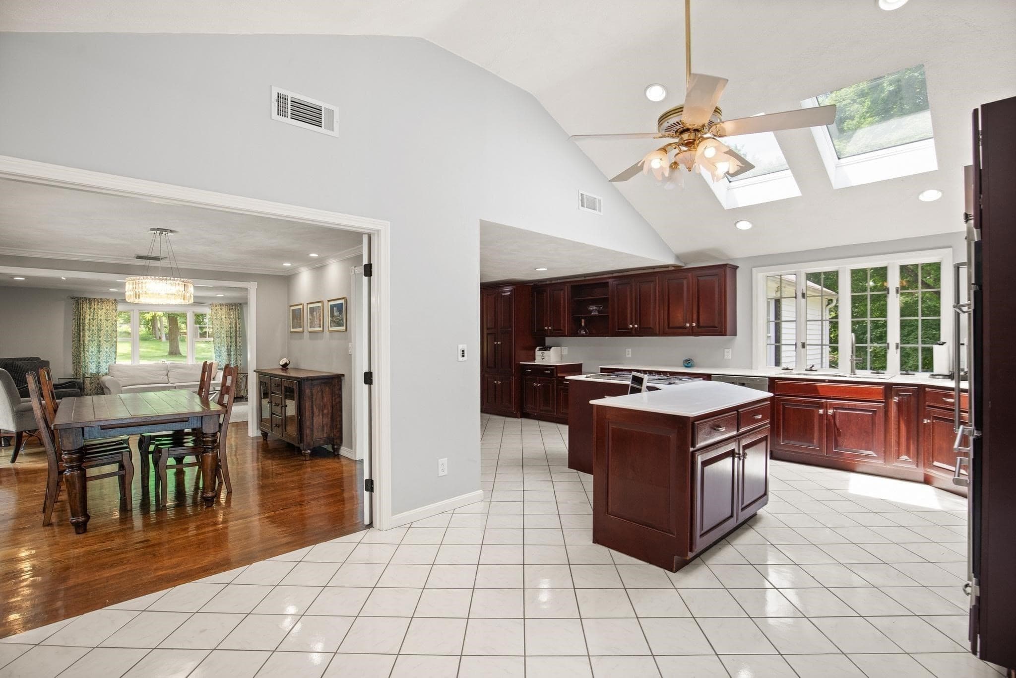 Single Family Residence at 4 Pentucket Ln, Danvers MA 01923, Danvers, photo 8 of 41
