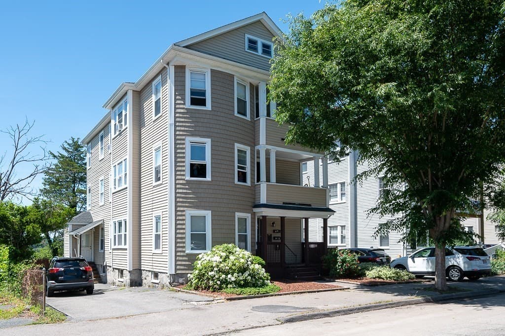 126 Sterling St, Worcester MA 01610