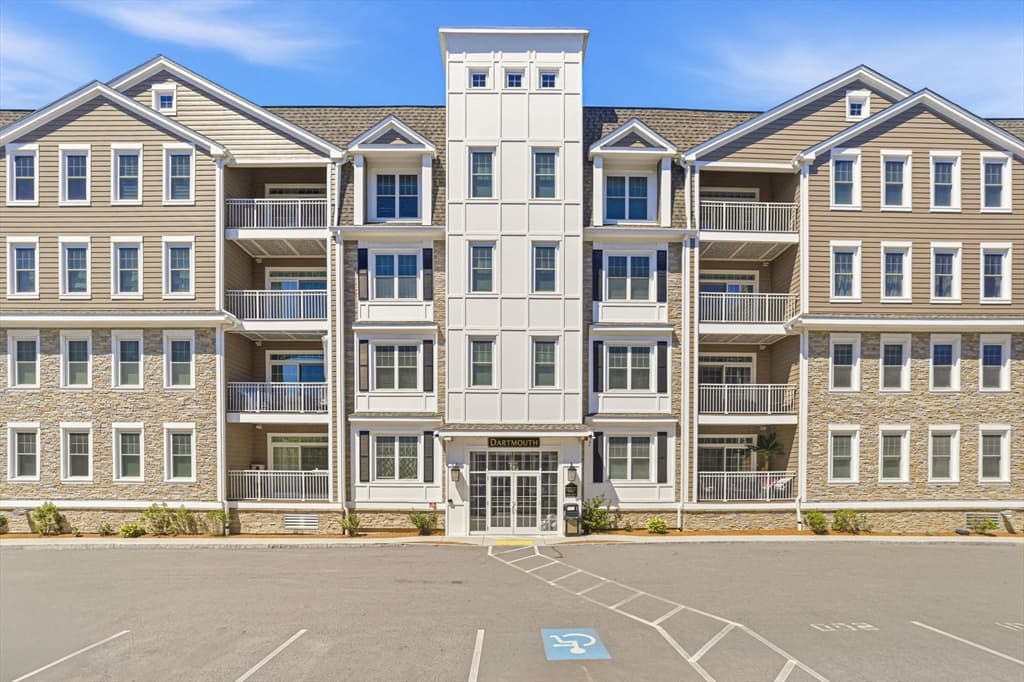 Condominium at 320 Middlesex Ave # D208, Medford MA 02155, photo 23 of 32