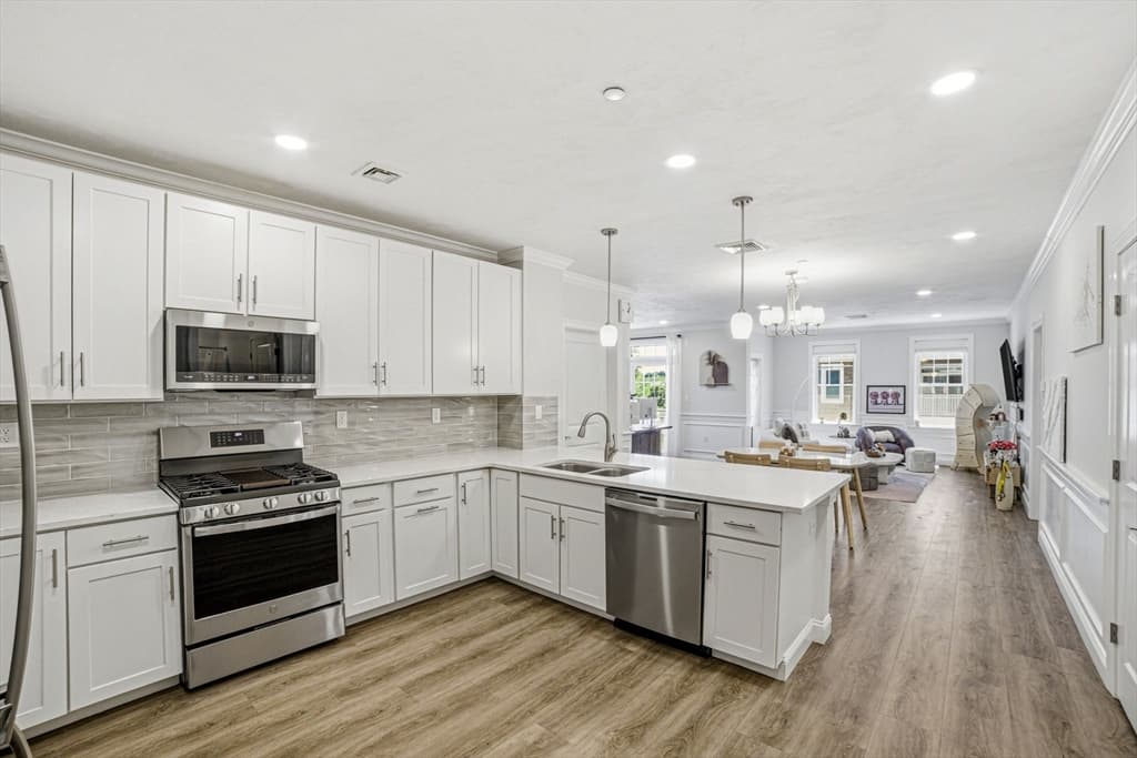 Condominium at 320 Middlesex Ave # D208, Medford MA 02155, photo 2 of 32