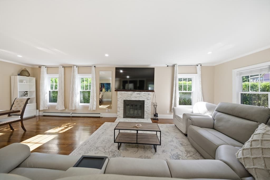 Single Family Residence at 131 Pearl St, Gardner MA 01440, Gardner, photo 7 of 41