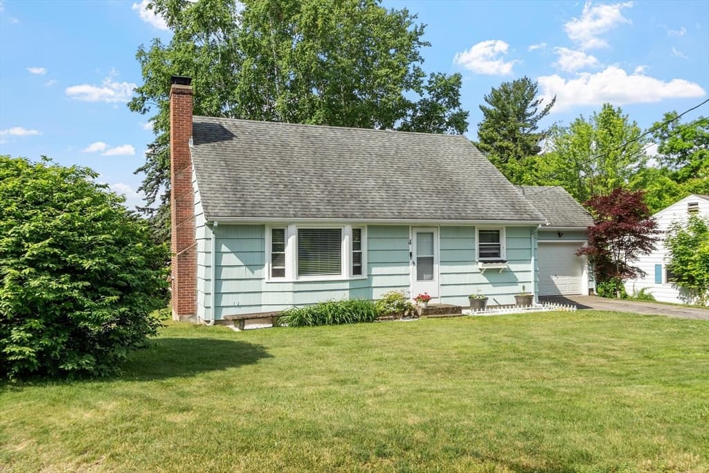 4 Cranston St, Worcester MA 01606