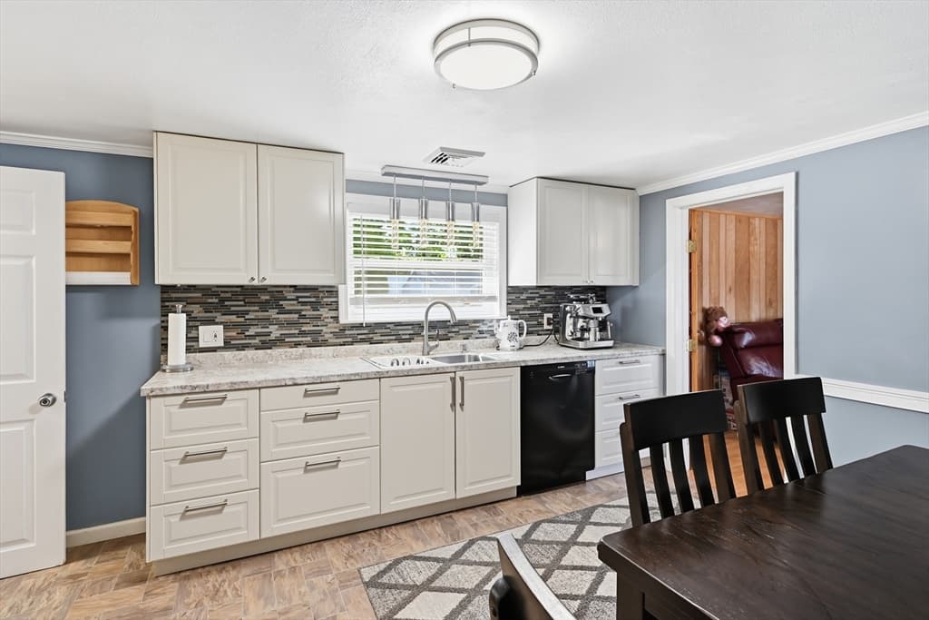 140 Ruskin St, Chicopee MA 01020 photo 7