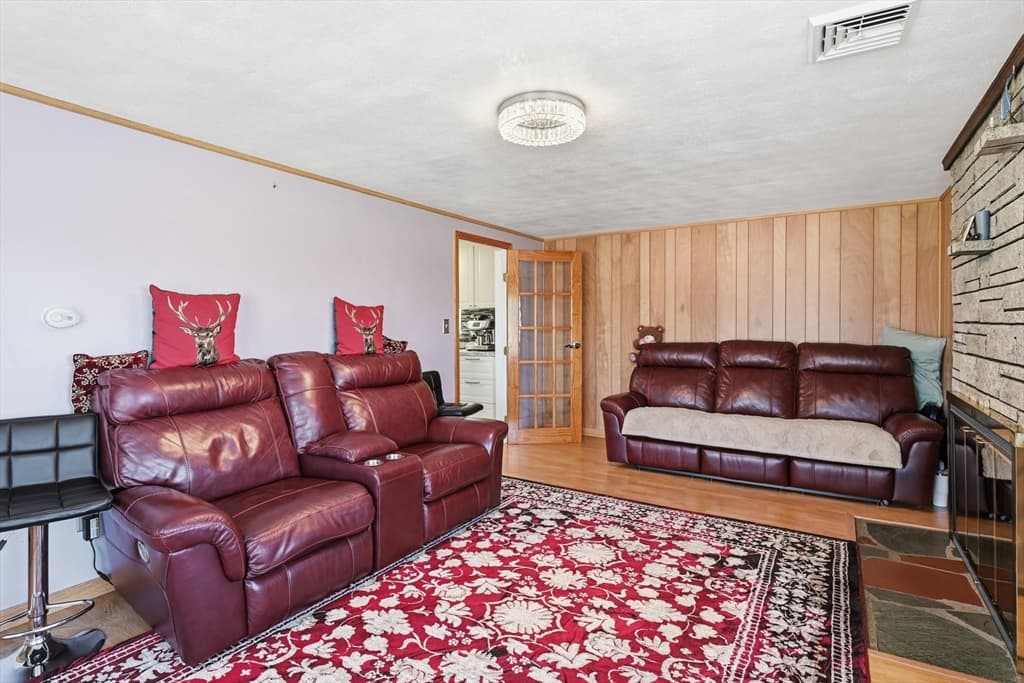 140 Ruskin St, Chicopee MA 01020 photo 11