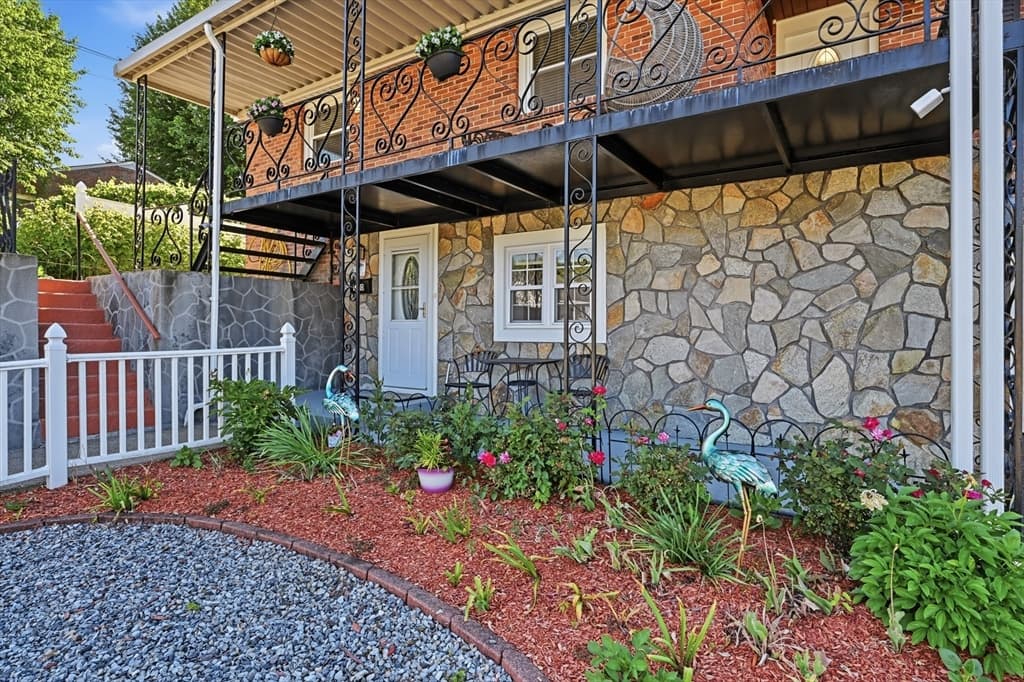 140 Ruskin St, Chicopee MA 01020 photo 4