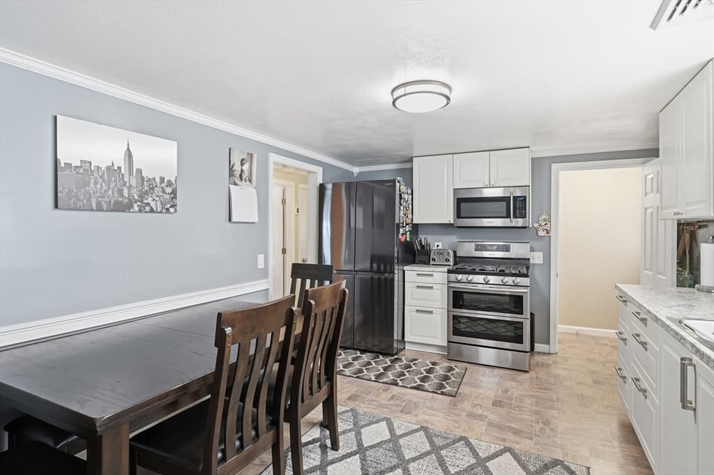 140 Ruskin St, Chicopee MA 01020 photo 8