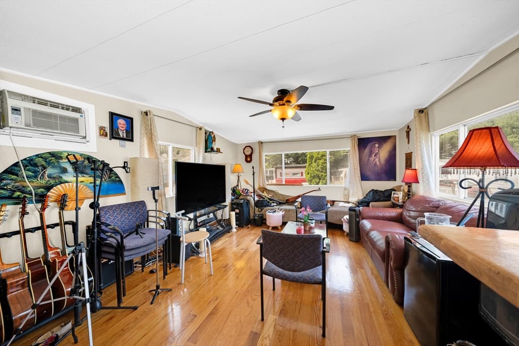 154 Newbury St # 26, Peabody MA 01960 photo 2