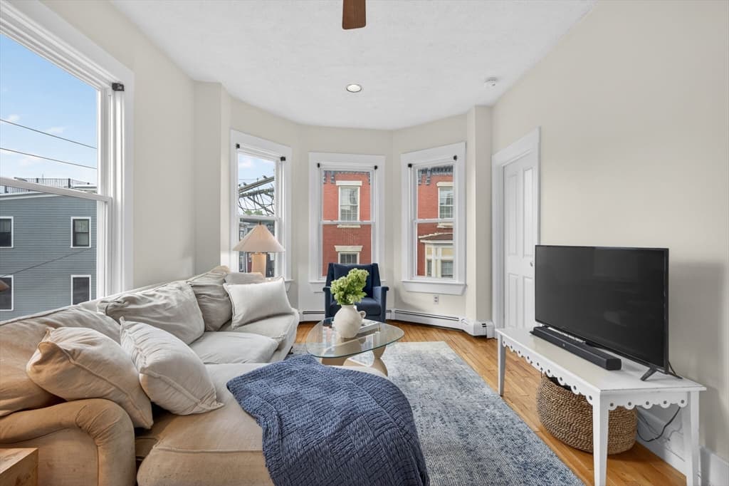 Condominium at 118 High St # 9, Boston MA 02129, Boston, photo 4 of 22