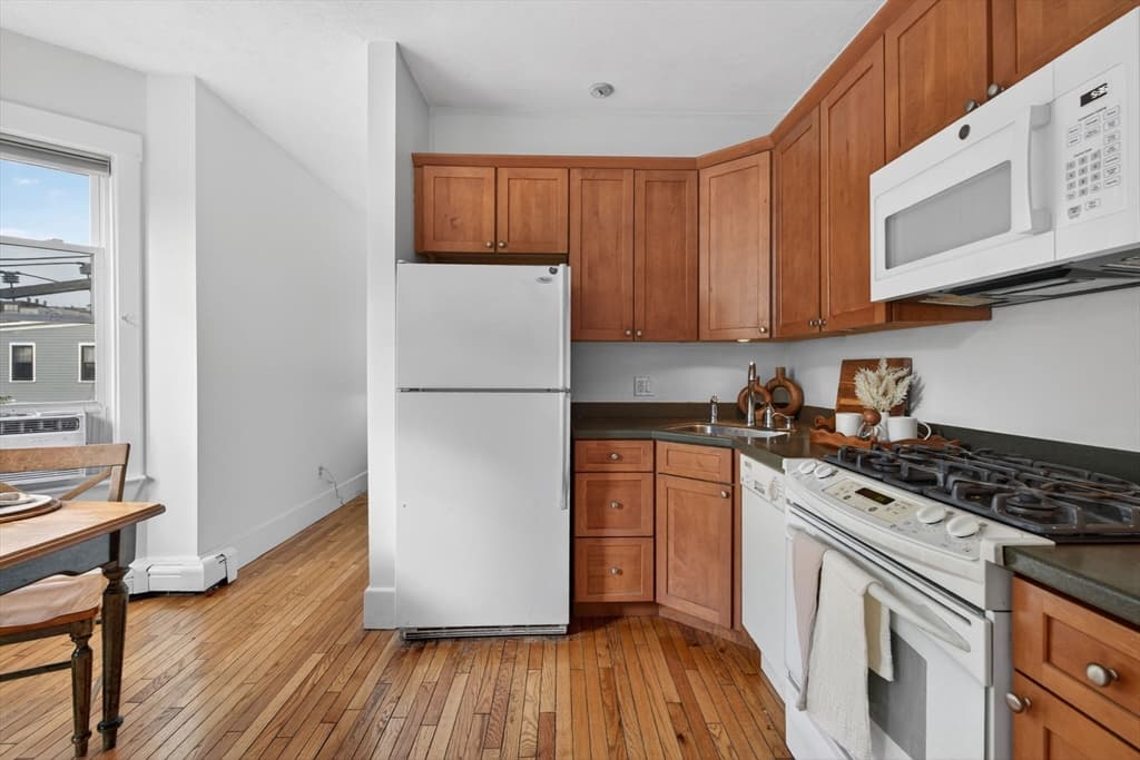 Condominium at 118 High St # 9, Boston MA 02129, Boston, photo 8 of 22
