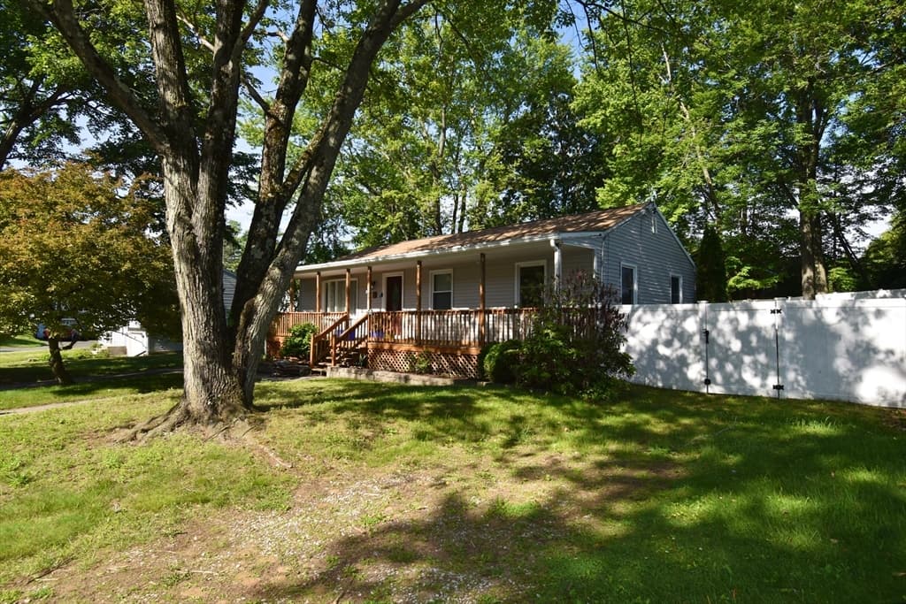3 Vineland Ave, East Longmeadow MA 01028 photo 2