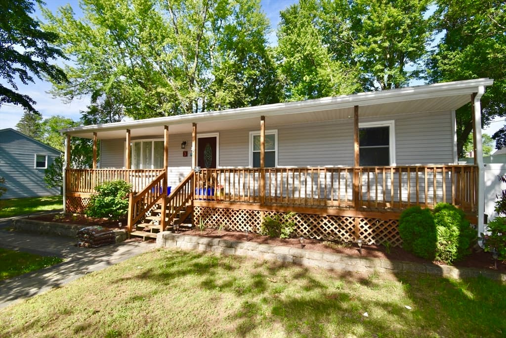 3 Vineland Ave, East Longmeadow MA 01028