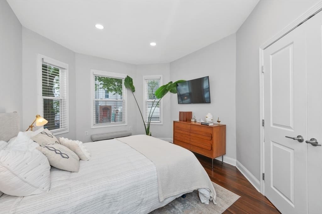 Condominium at 459 Meridian St # 1, Boston MA 02128, photo 5 of 27