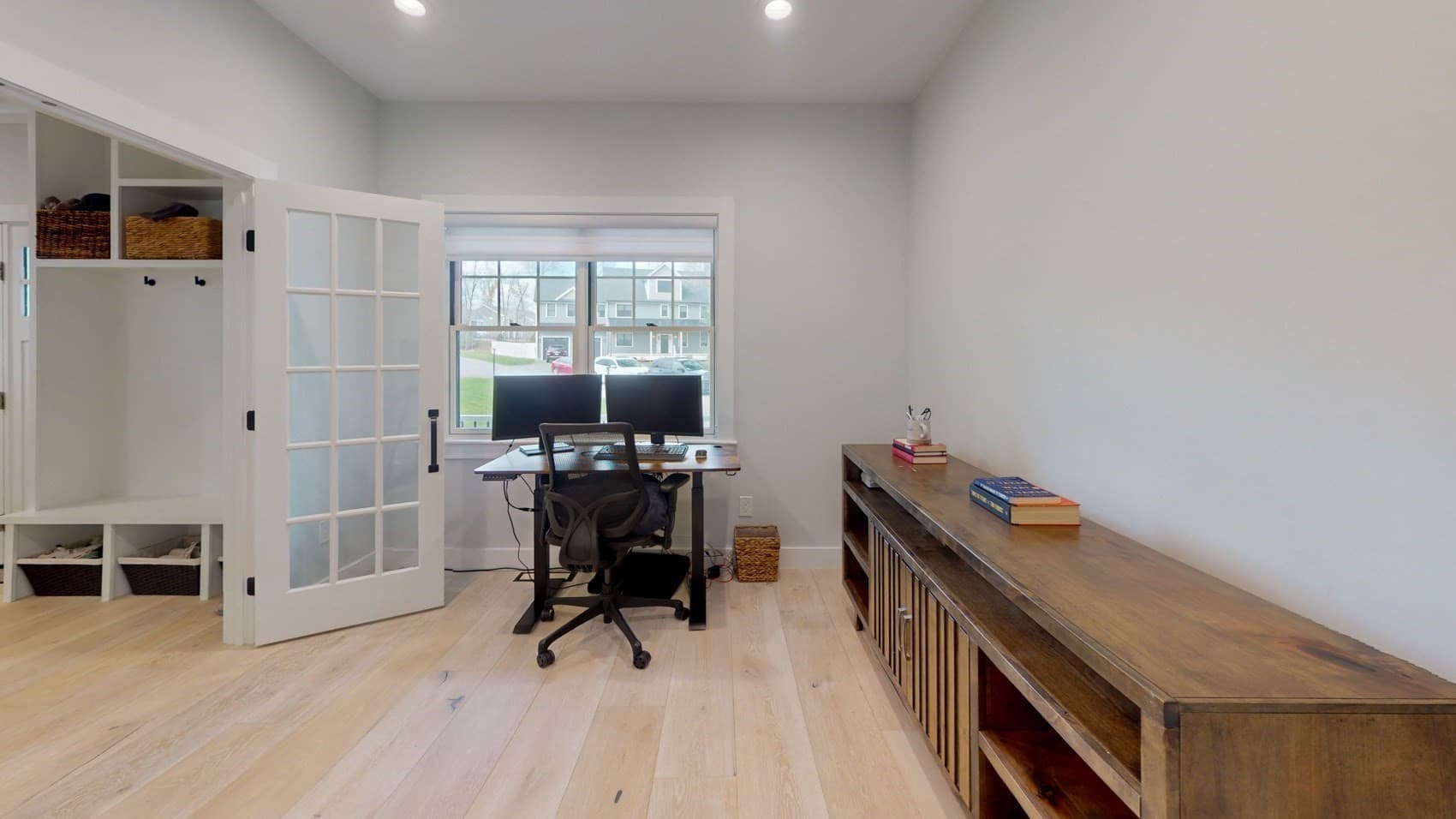 Single Family Residence at 4 Lincoln Ct, Medfield MA 02052, Medfield, photo 13 of 42