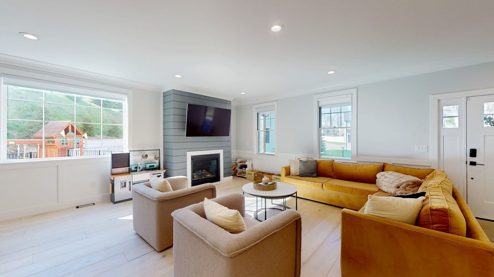 Single Family Residence at 4 Lincoln Ct, Medfield MA 02052, Medfield, photo 11 of 42