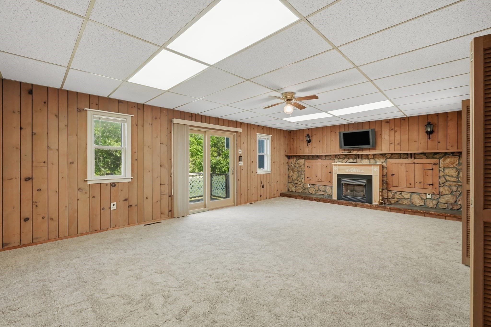 Single Family Residence at 272 Glen Charlie Rd, Wareham MA 02538, photo 8 of 39