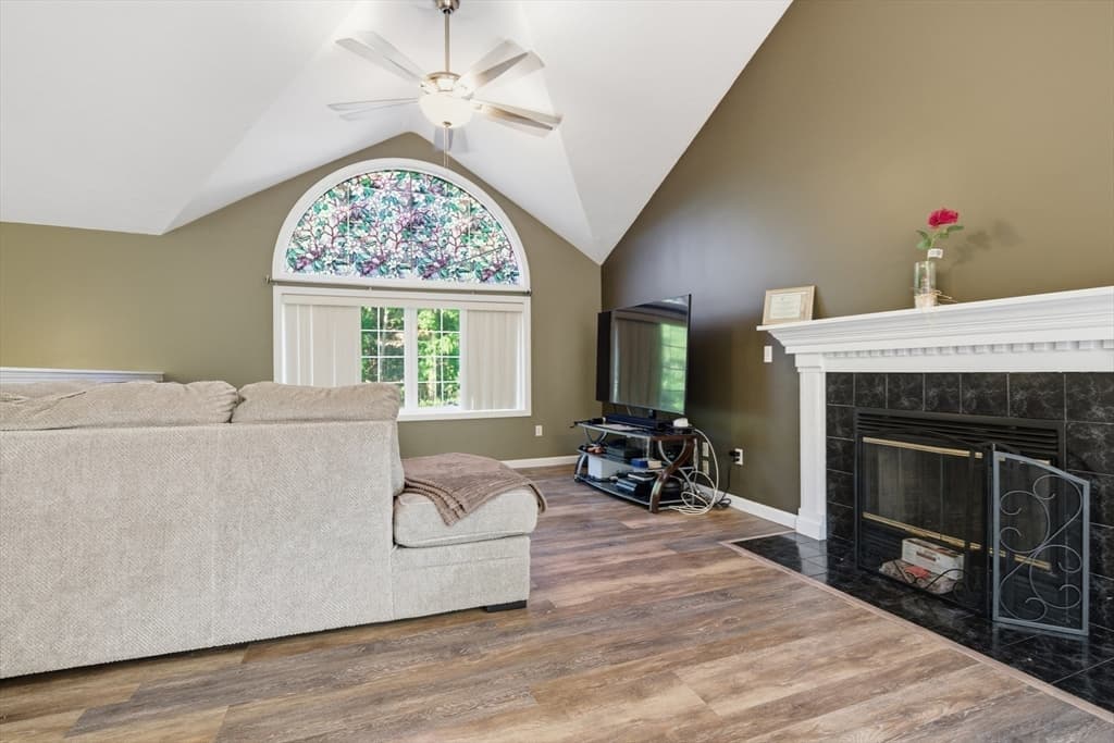 37 Moreland Green Dr, Worcester MA 01609 photo 3
