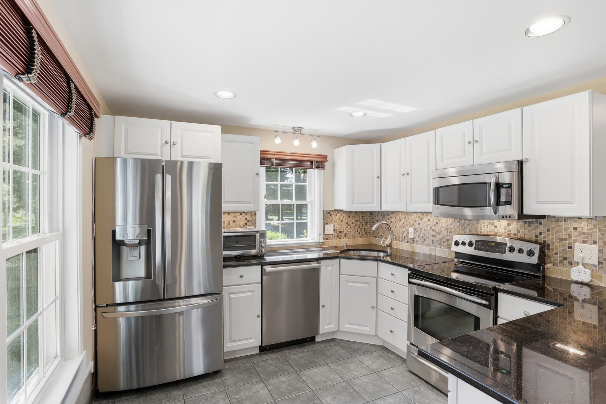 Condominium at 78 Macintosh Ln # 78, Boxborough MA 01719, Boxborough, photo 3 of 41