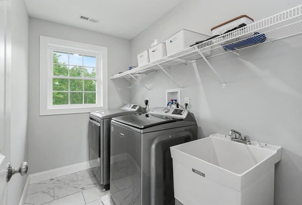 Single Family Residence at 265 Standish Ln, Hudson NH 03051, Hudson, photo 27 of 35