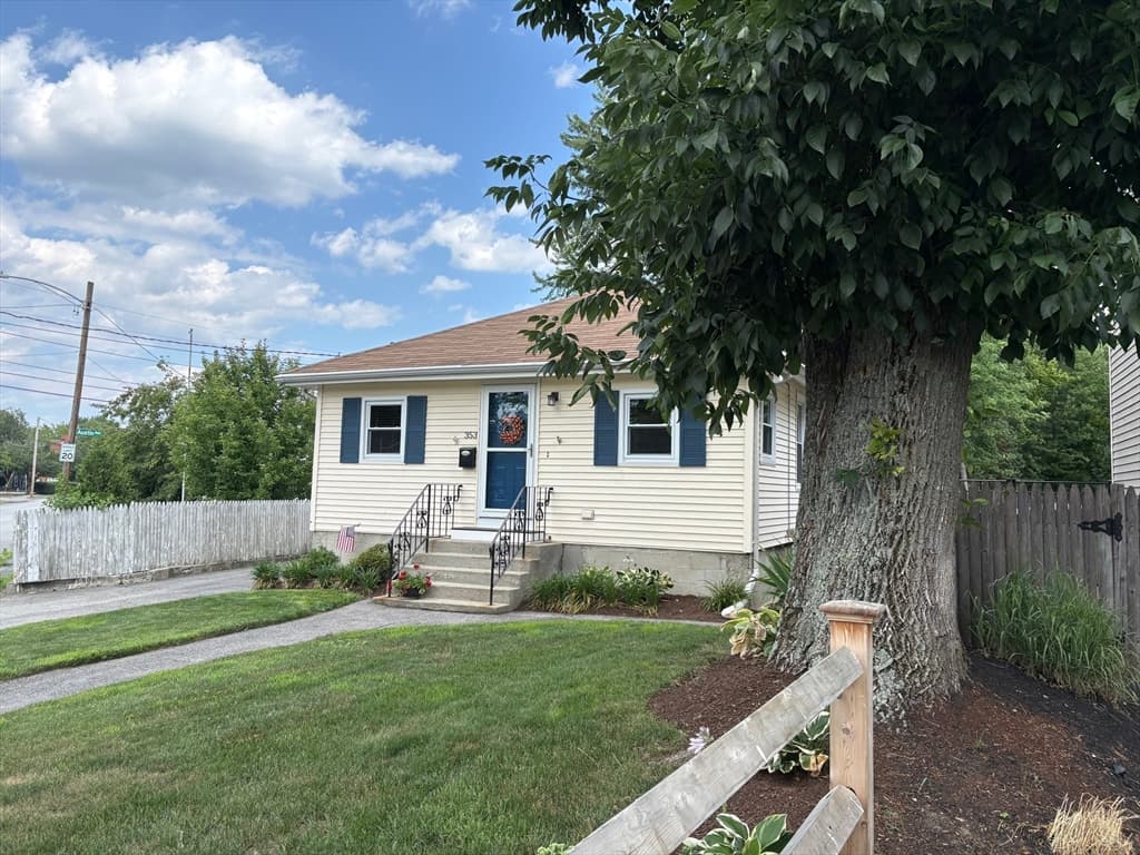 Single Family Residence at 353 Massasoit, East Providence RI 02914, East Providence, photo 3 of 19
