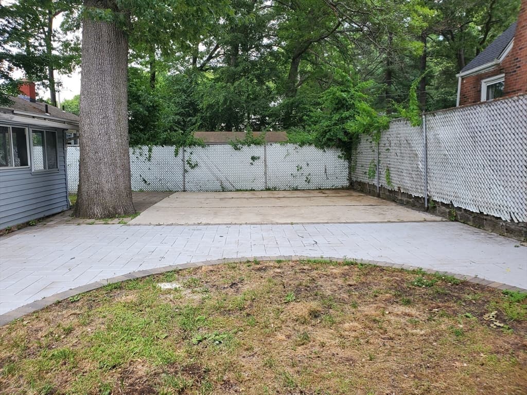 725 Bay St, Springfield MA 01109 photo 21