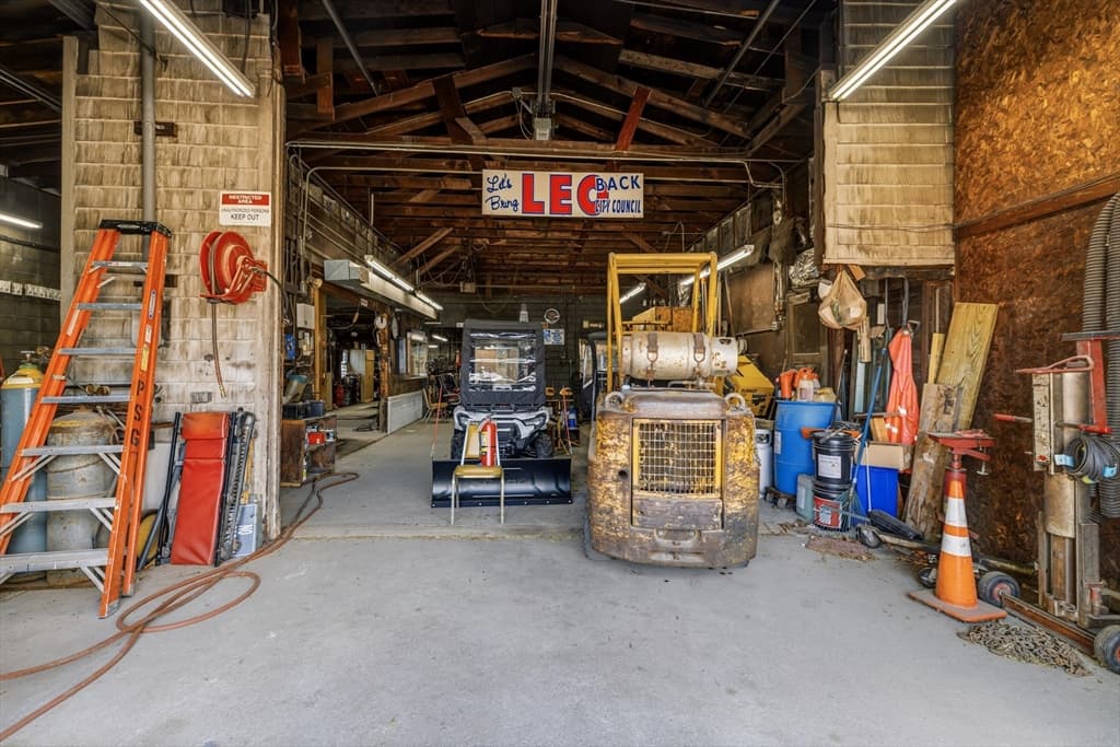 213 Peckham St, Fall River MA 02724 photo 8